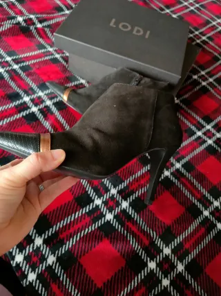 Botines Lodi grises y dorados