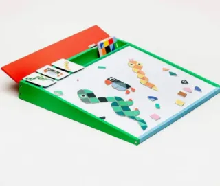 Pizarra magnética Vilac con piezas para crear