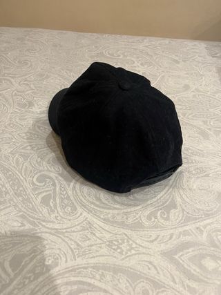 Gorra Zara Negra Outside of Society