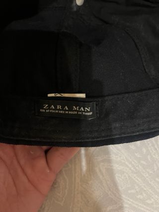 Gorra Zara Negra Outside of Society