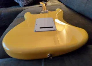 Fender Player Stratocaster MN BCR Amarilla