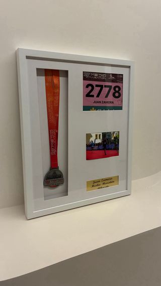 Marco personalizado deportivo medallero BLANCO