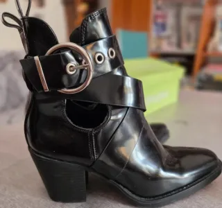 Scarpe nere taglia 37