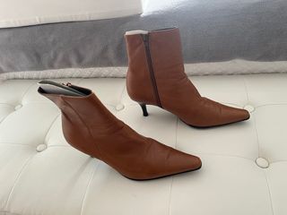Botines piel camel tacón fino punta fina