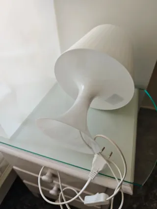 Lámpara de mesa Ikea blanca