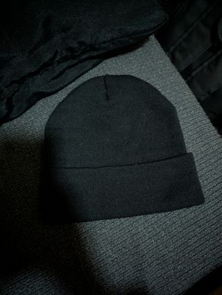 Gorra Invierno Y2K Negra con Araña Roja nuevo