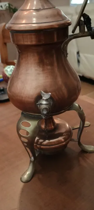 Antico alambicco in rame