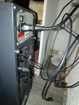 PC Torre Negra y Azul