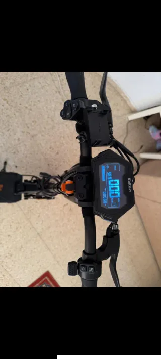 Patinete Eléctrico Negro y Naranja