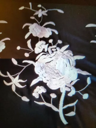 Mantón Negro Bordado Blanco