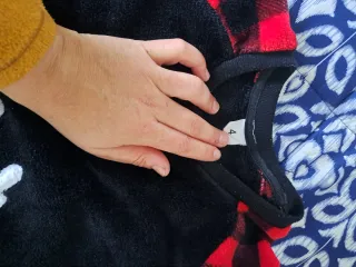 Pijama niña cuadros rojo y negro