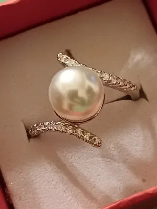 Anello con perla e zirconi