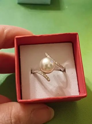 Anello con perla e zirconi