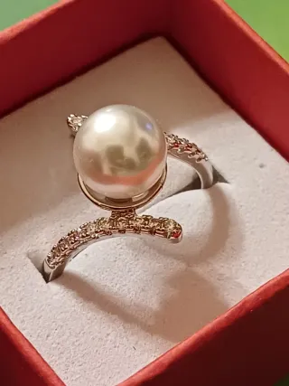 Anello con perla e zirconi