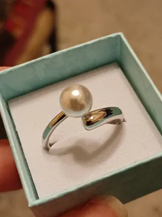 Anello con perla contrarie