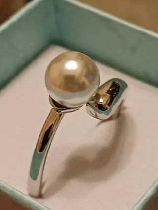 Anello con perla contrarie