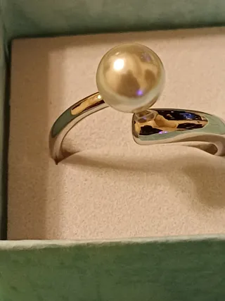 Anello con perla contrarie