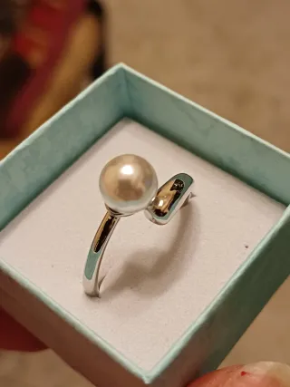 Anello con perla contrarie