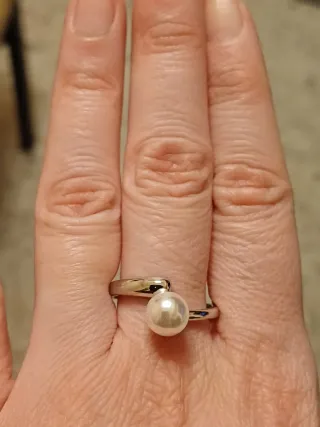 Anello con perla contrarie