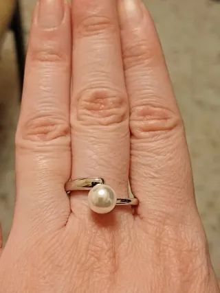 Anello con perla contrarie