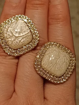 Orecchini madreperla con zirconi