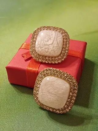 Orecchini madreperla con zirconi