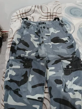 Pantalones cargo camuflaje grises