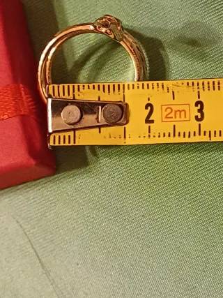 Anello Serpente color Oro con Pietre Rosse e Verdi