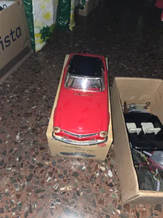 Coche de juguete Mercedes Benz 230 SL