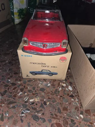 Coche de juguete Mercedes Benz 230 SL