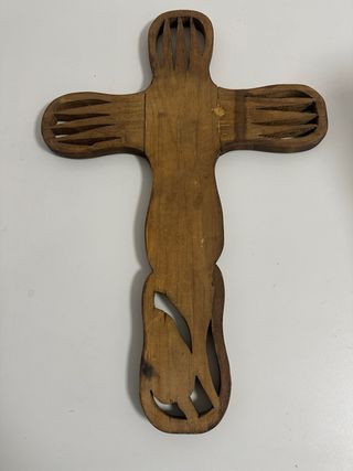 Cruz de madera decorada