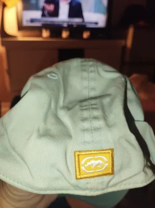 Gorra Ecko Unltd Celeste con Logo Dorado