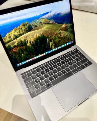 MacBook Pro 13” Retina  gente seria por favor.