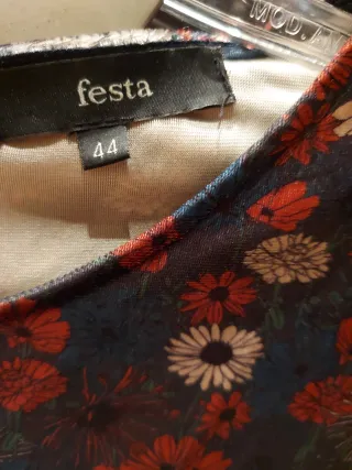 Vestido floral  azul y rojo talla M