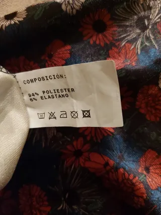 Vestido floral  azul y rojo talla M