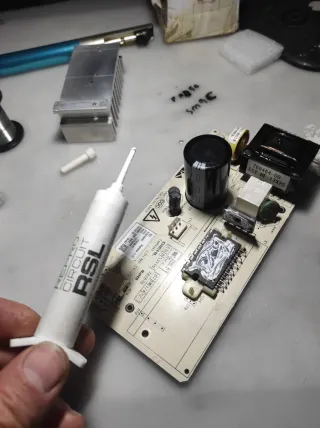 Riparazione di schede elettroniche per lavatrici, frigoriferi e altro