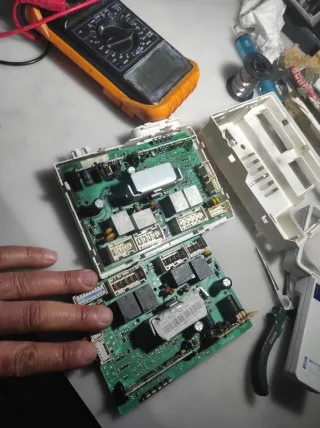 Riparazione di schede elettroniche per lavatrici, frigoriferi e altro