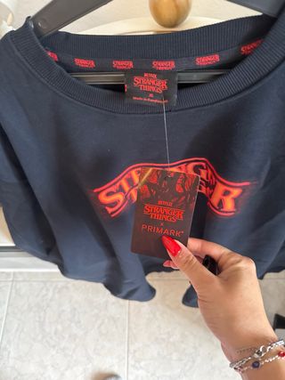 Sudadera Stranger Things Negra