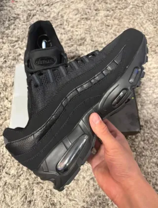 Nike Air Max 95 Triple Black {Negro}