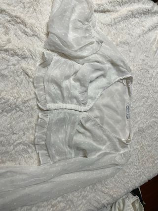 Blusa blanca con lunares