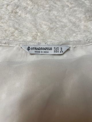 Blusa blanca con lunares