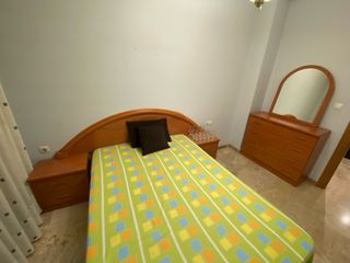 Cabezal,cómoda,2 mesitas de noche y espejo