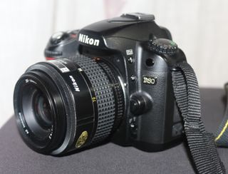 Cámara Nikon D80 Negra con Tele corto, de regalo