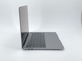 MacBook Pro 13" (2020) Intel Core i5 1.4GHz 4 núcleos - SSD 256GB - RAM 8GB - Gris Espacial