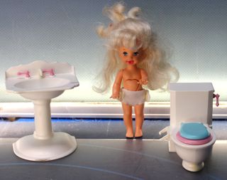 Shelly Potty Training, sorella di Barbie. Mattel, 1994 - 1996.