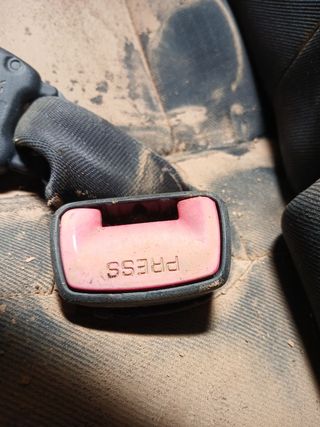 ENGANCHE CINTURON TRASERO DERECHO TOYOTA YARIS (P13)