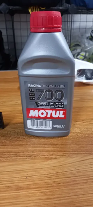 Líquido de frenos Motul RBF 700 DOT 4