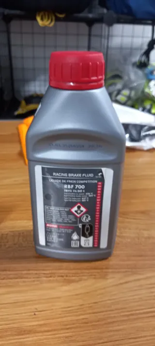 Líquido de frenos Motul RBF 700 DOT 4