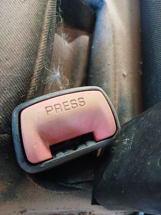 ENGANCHE CINTURON TRASERO IZQUIERDO TOYOTA YARIS (P13)