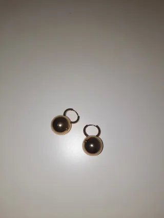 Pendientes aro con bola dorada